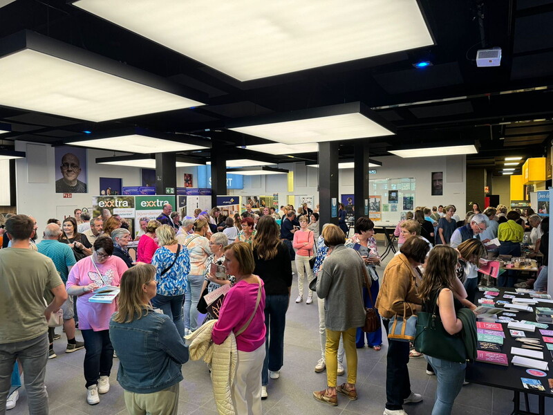 Op de standenmarkt waren o. a. Alzheimerliga, Wit-Gele Kruis, Ferm en Pallion vertegenwoordigd.