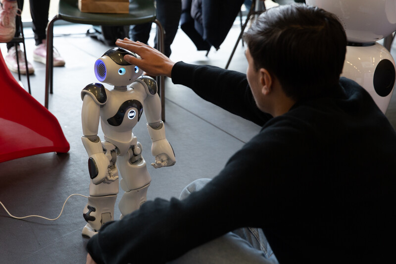 Zora, de zorgrobot, wordt ingezet voor de activering van ouderen in woonzorgcentra.