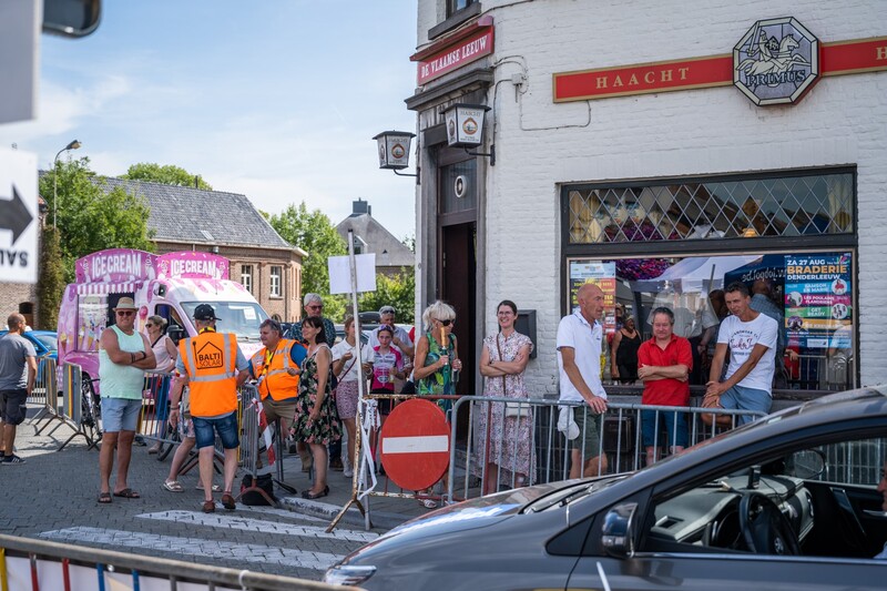 Elkaar ontmoeten in het dorpscafé zorgt voor verbinding. 