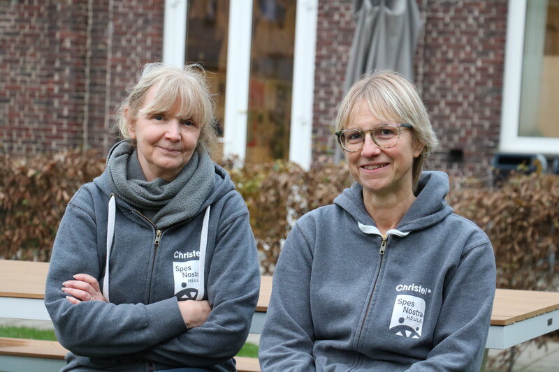 Beide collega's werken al meer dan 35 jaar als arbeidsters in de middelbare school van Spes Nostra in Heule