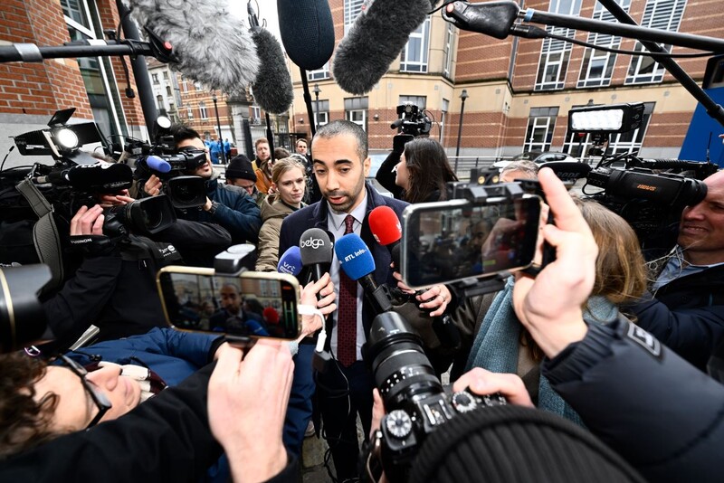 CD&V-voorzitter Sammy Madhi arriveert aan de Koninklijke Militaire School in Brussel, waar de onderhandelingen over een mogelijke Arizona-coalitie plaatsvinden