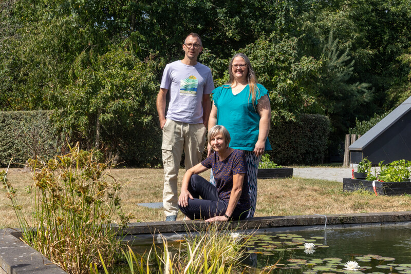 Jobcoaches Thomas, Sylvia en Annemie (zittend) leveren 100% maatwerk met individuele sessies op maat van de deelnemers.