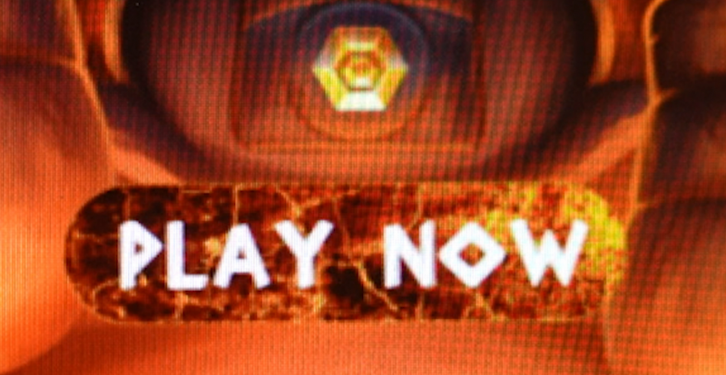 een knop 'play now' in een online gokspel