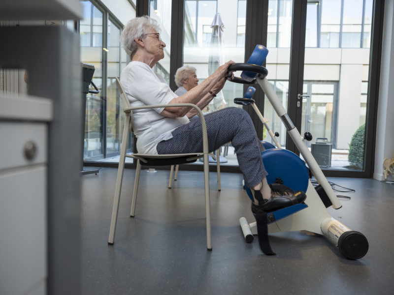 Ouderen in woonzorgcentrum tijdens revalidatie