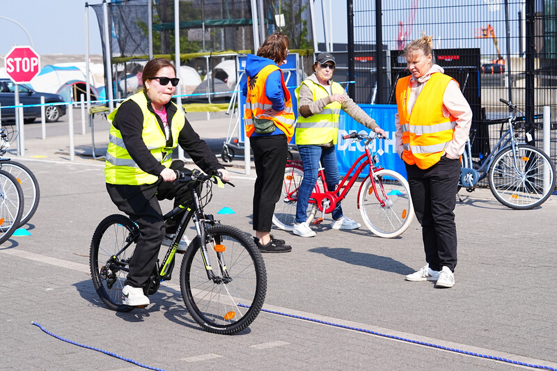 volwassen vrouwen leren fietsen