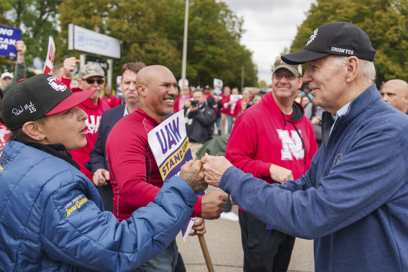 Joe Biden aan stakingspiket