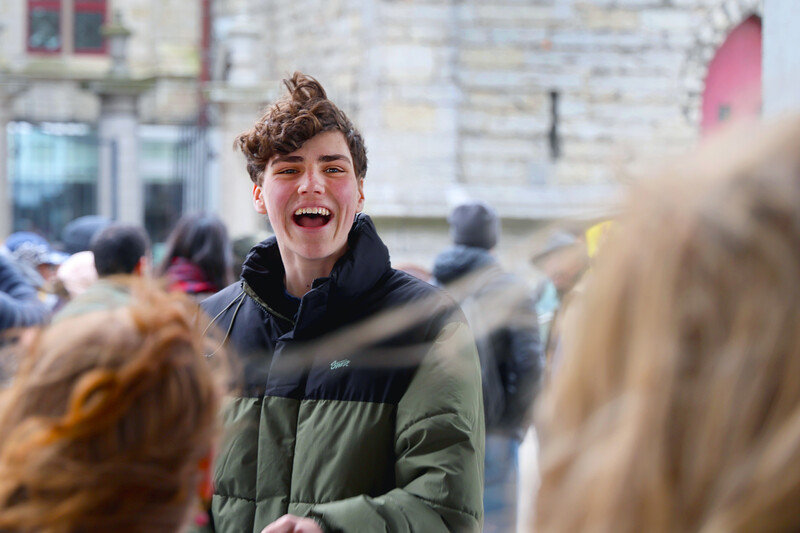 Profielfoto van Rune, die goedlachs in de camera kijkt.