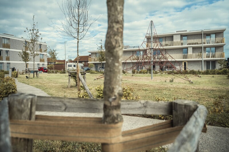sociale woningen met park en speeltuin