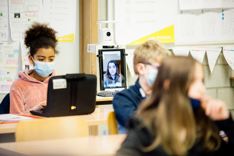 Bednet: zieke kinderen les volgen