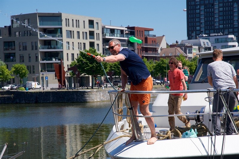 Gert Verhulst op zijn jacht, de Evanna