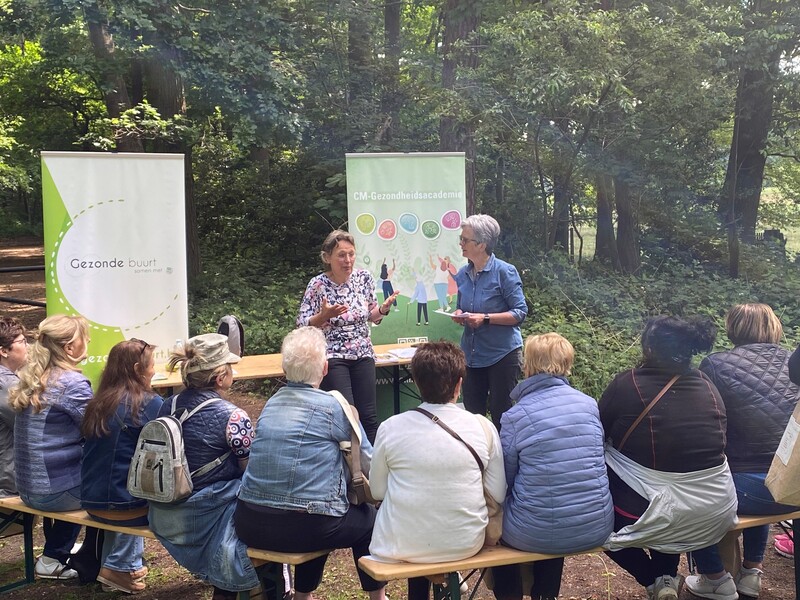 Een stopplaats tijdens de wandeling met info over een gezondheidsonderwerp. // © Katrien Vanotterdijk