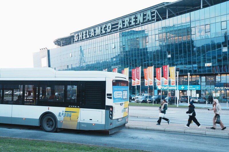 De Lijn bus bij Ghelamco Arena