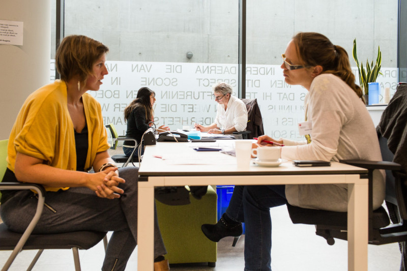 Vrouw op sollicitatiegesprek