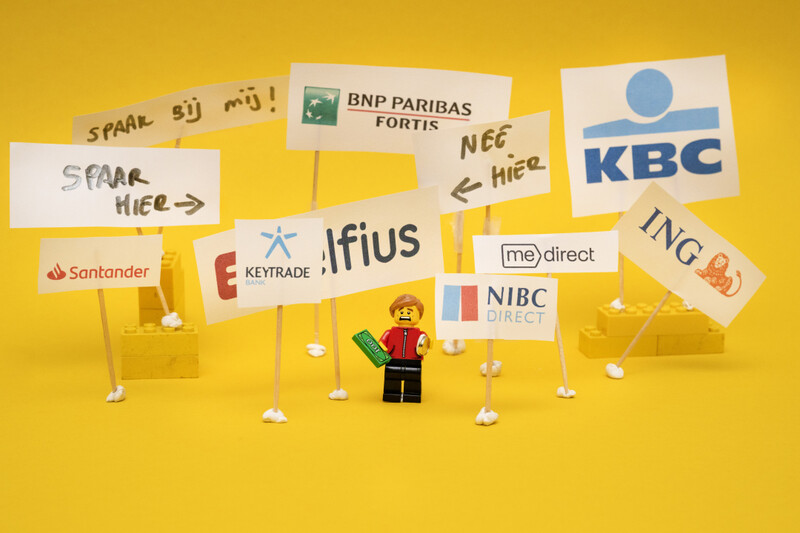 Logo's van banken die oproepen om bij hen een spaarrekening te openen