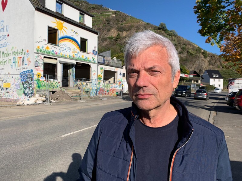 Jan Leyers in het door watersnood geteisterde Ahrdal Duitsland