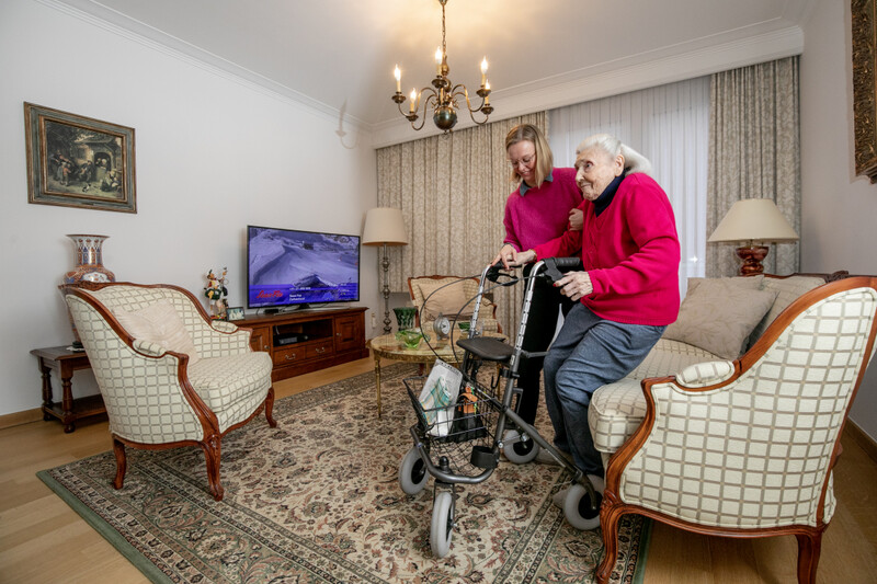 Thuiszorghulp helpt oude dame recht