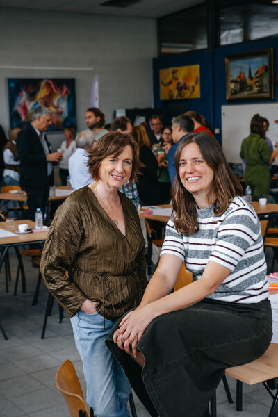 Carien Neven (beweging.net) en Sofie Hennau (UHasselt) benadrukken de cruciale rol van middenveldorganisaties om de meest kwetsbaren te betrekken bij burgerparticipatie op lokaal niveau. // © Boumediene Belbachir