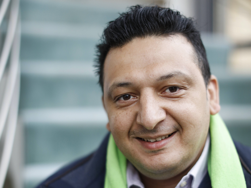 Karim Dibas met sjaal