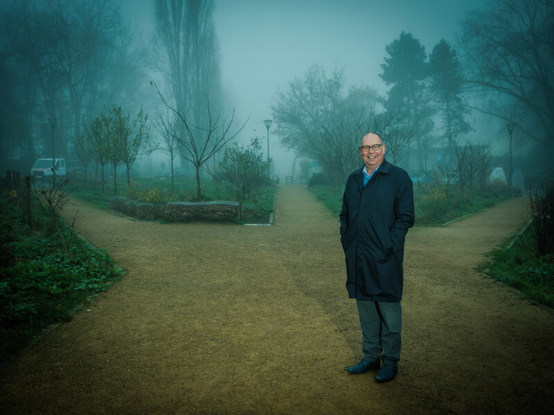 ACV-voorzitter Marc Leemans in het park in de mist
