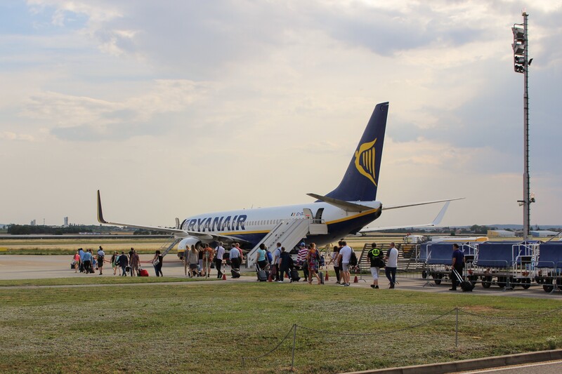 Vliegtuig van Ryanair in luchthaven