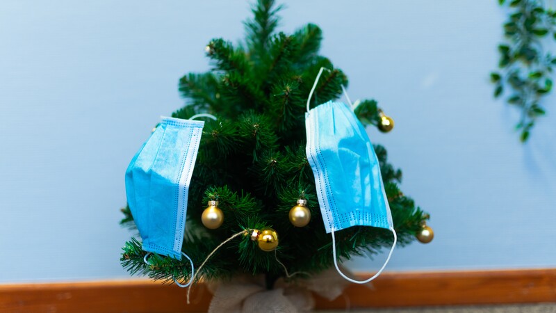 Kerstboom met mondmaskers