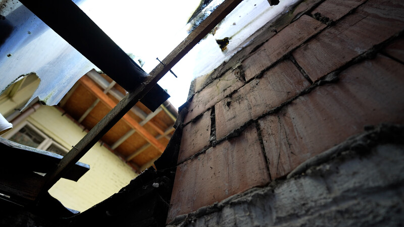 kapot dak in jeugdlokaal