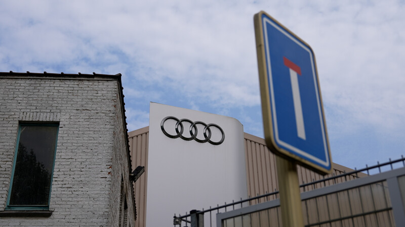 Fabriekspoort Audi in doodlopende straat