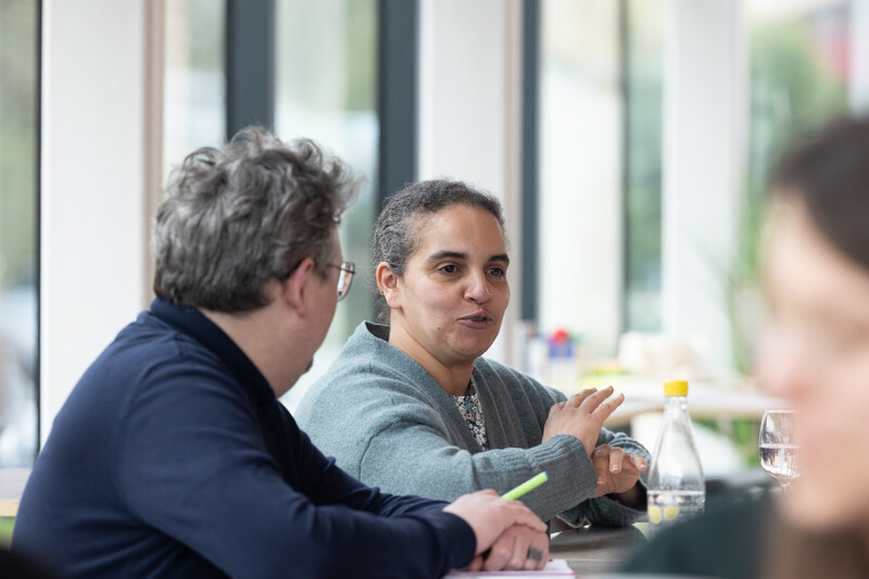 Touria tijdens de Expertentafel Gelijke Kansen in het onderwijs eind maart aan de UHasselt.